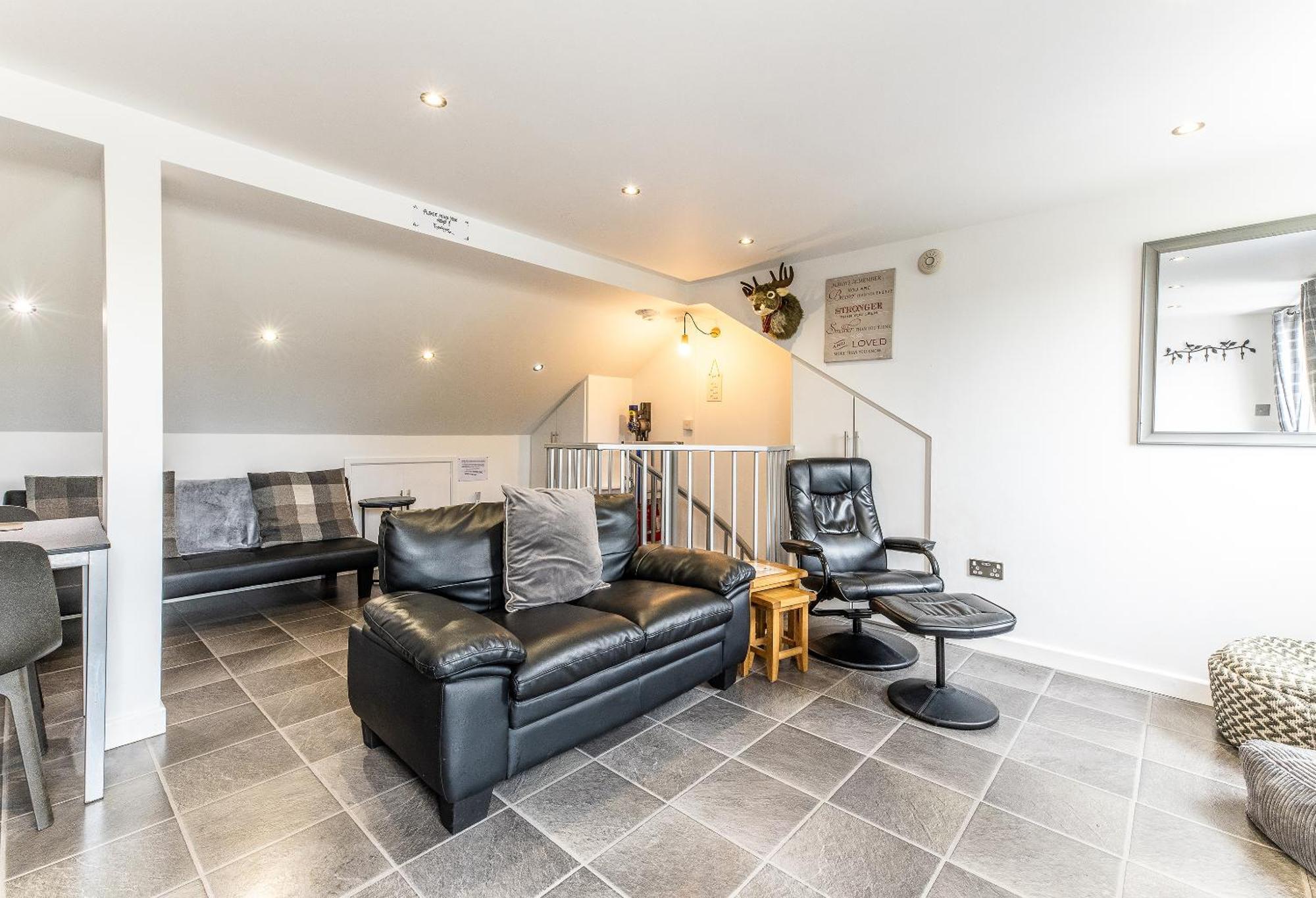Upside Down House - Sleeps Up To 6 Guests - Great For Family And Friends Gatherings,Corporate Events ,Near Sherwood Forest At Fairview Farm In Nottingham Set In 88 Acres Luaran gambar