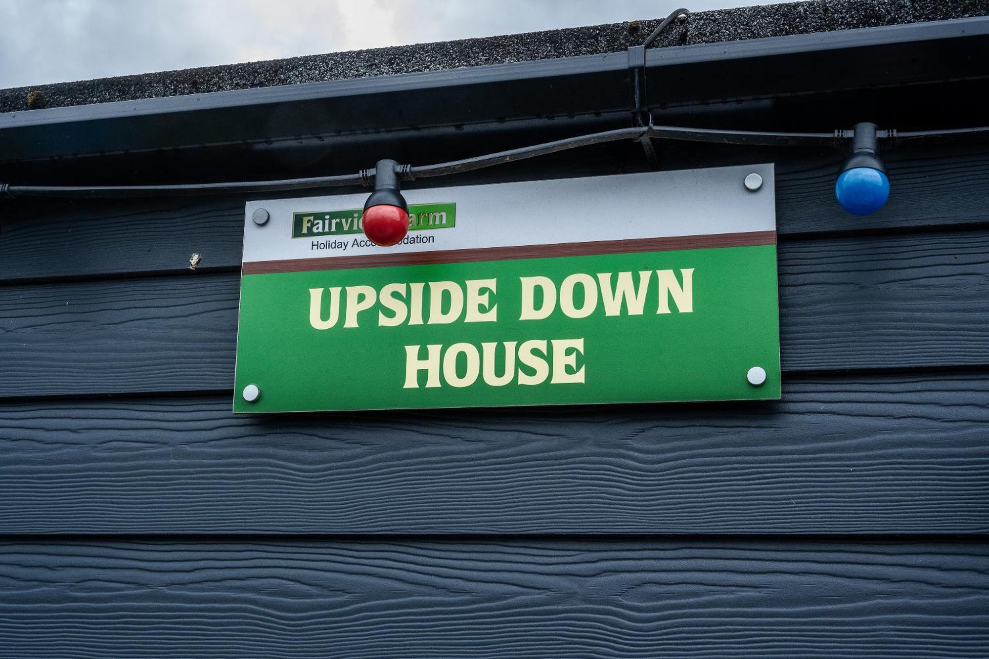 Upside Down House - Sleeps Up To 6 Guests - Great For Family And Friends Gatherings,Corporate Events ,Near Sherwood Forest At Fairview Farm In Nottingham Set In 88 Acres Luaran gambar