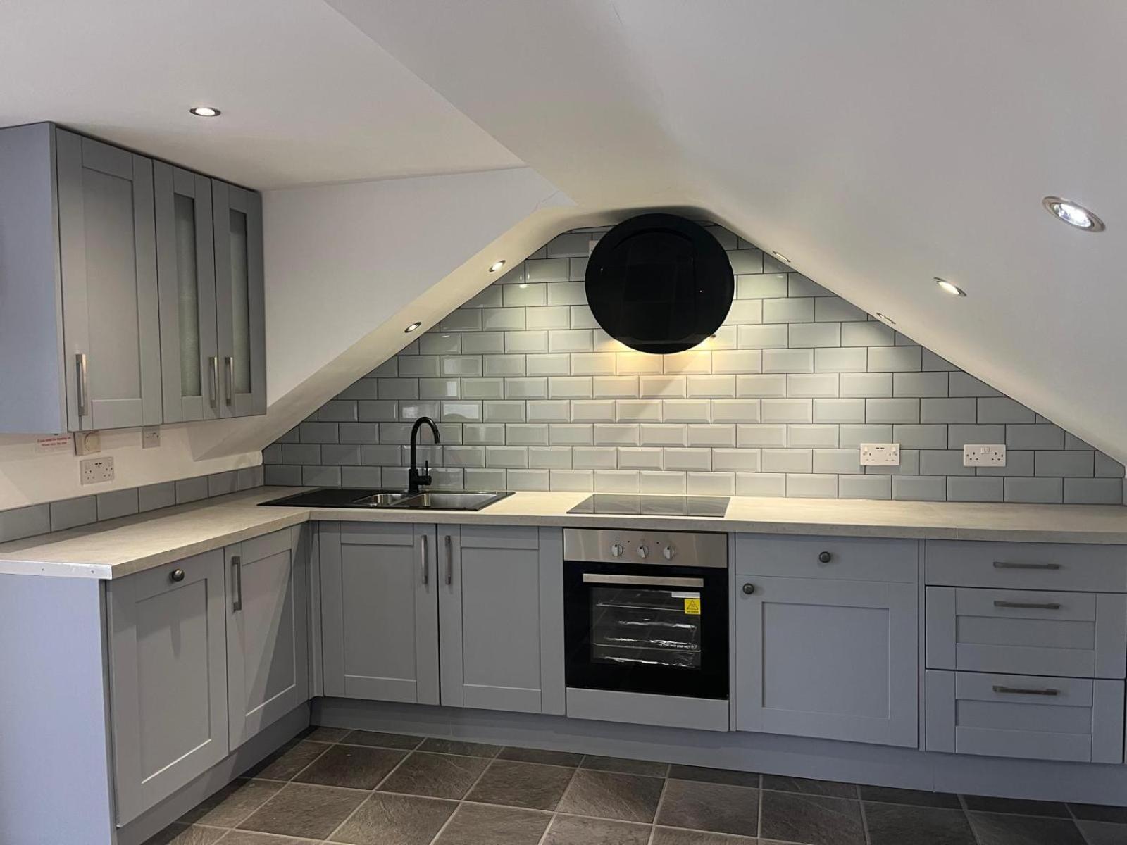 Upside Down House - Sleeps Up To 6 Guests - Great For Family And Friends Gatherings,Corporate Events ,Near Sherwood Forest At Fairview Farm In Nottingham Set In 88 Acres Luaran gambar